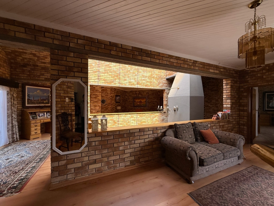 6 Bedroom Property for Sale in Van Der Hoff Park North West